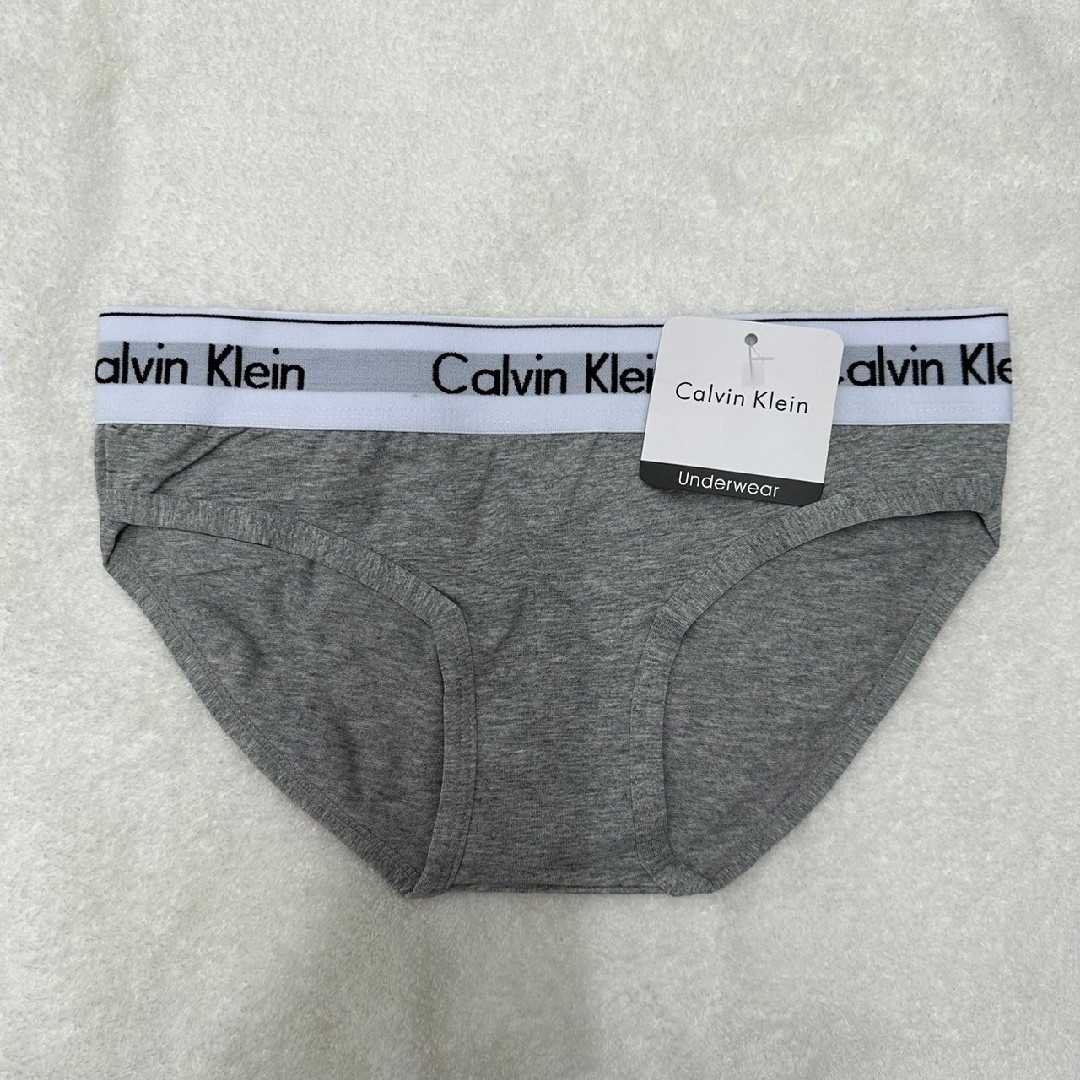 Calvin Klein(カルバンクライン)の新品未使用♡　Mサイズカルバンクライン　レディース　ブラ　ショーツセット レディースの下着/アンダーウェア(ブラ&ショーツセット)の商品写真