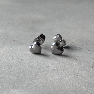 アダムエロぺ(Adam et Rope')のHeart dot mini pierce silver No.1205(ピアス)