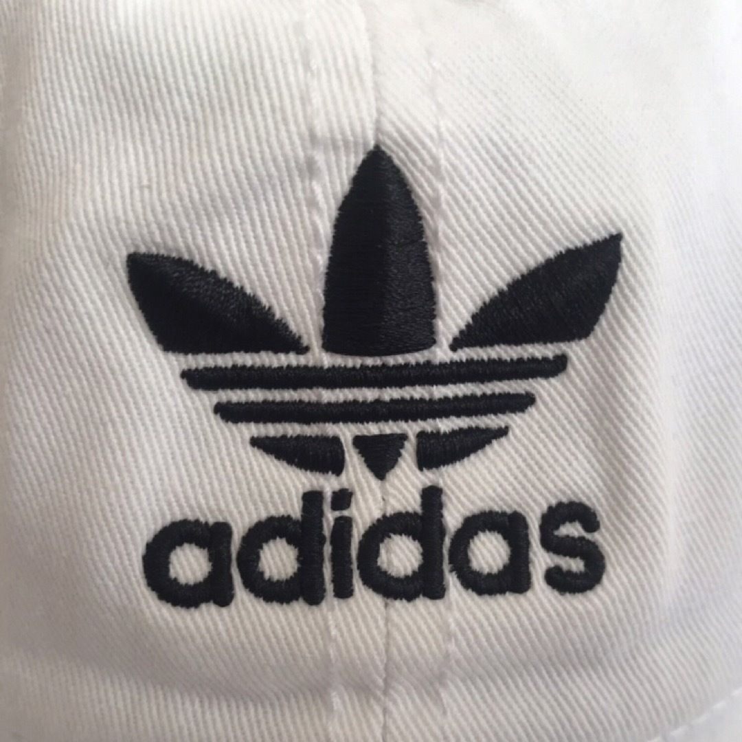 adidas(アディダス)の訳あり レア【新品】アディダス USA youthキャップ 帽子 白 子供 キッズ/ベビー/マタニティのこども用ファッション小物(帽子)の商品写真