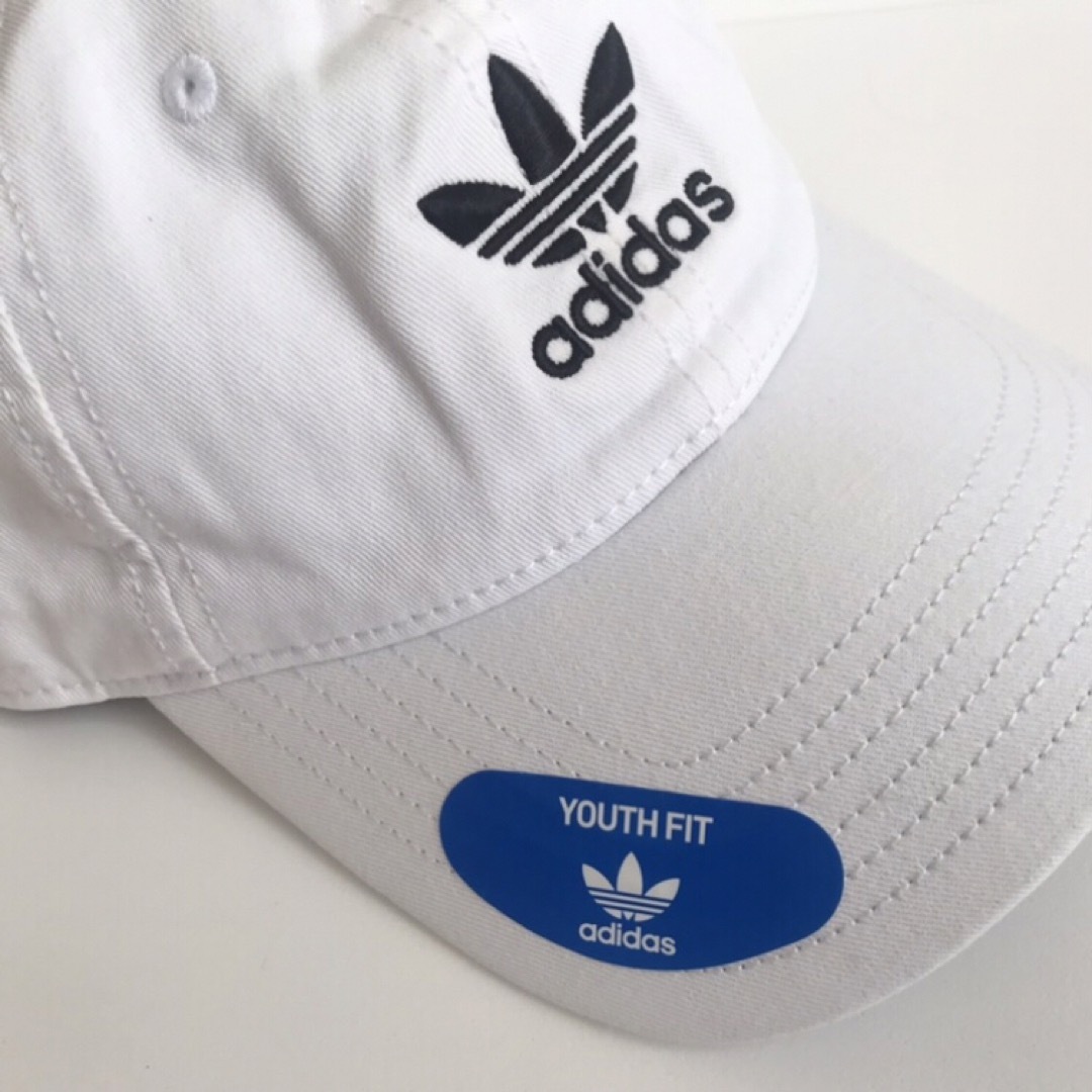 adidas(アディダス)の訳あり レア【新品】アディダス USA youthキャップ 帽子 白 子供 キッズ/ベビー/マタニティのこども用ファッション小物(帽子)の商品写真