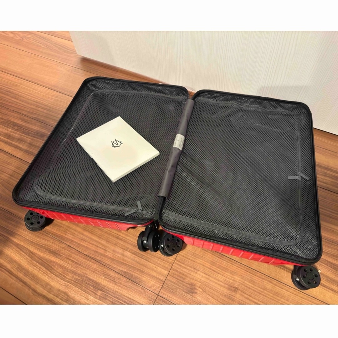 RIMOWA(リモワ)の保証付き RIMOWA Essential Lite Cabin S レッド レディースのバッグ(スーツケース/キャリーバッグ)の商品写真