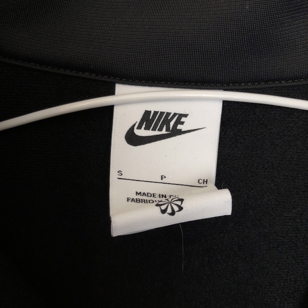 NIKE(ナイキ)の新品タグ付き！NIKE  ジャージ　アウターS  ワンポイント レディースのジャケット/アウター(その他)の商品写真