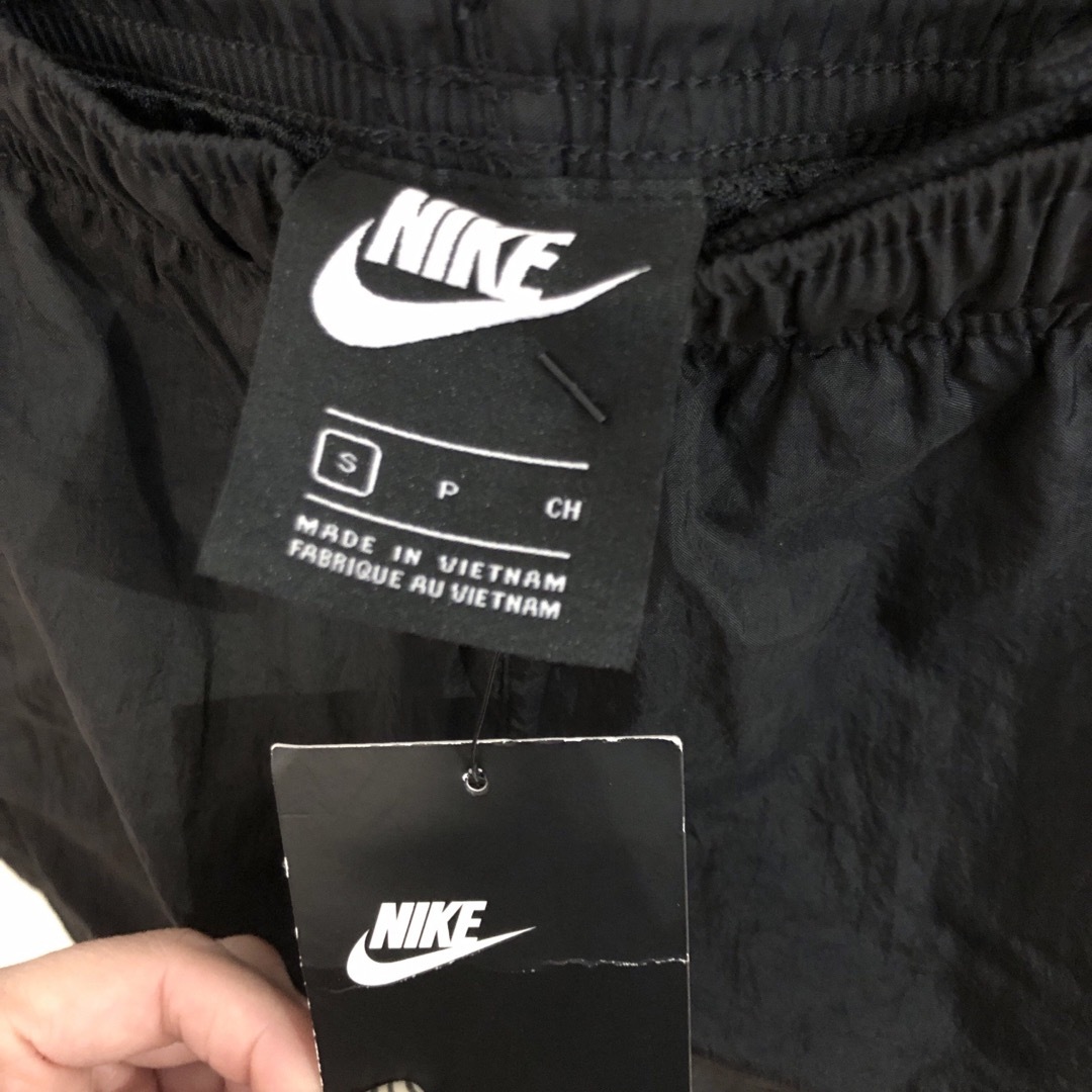 NIKE(ナイキ)のY-Y様専用。新品タグ付き。NIKE パンツ　ジャージ　キッズS 140㎝ キッズ/ベビー/マタニティのキッズ服女の子用(90cm~)(パンツ/スパッツ)の商品写真