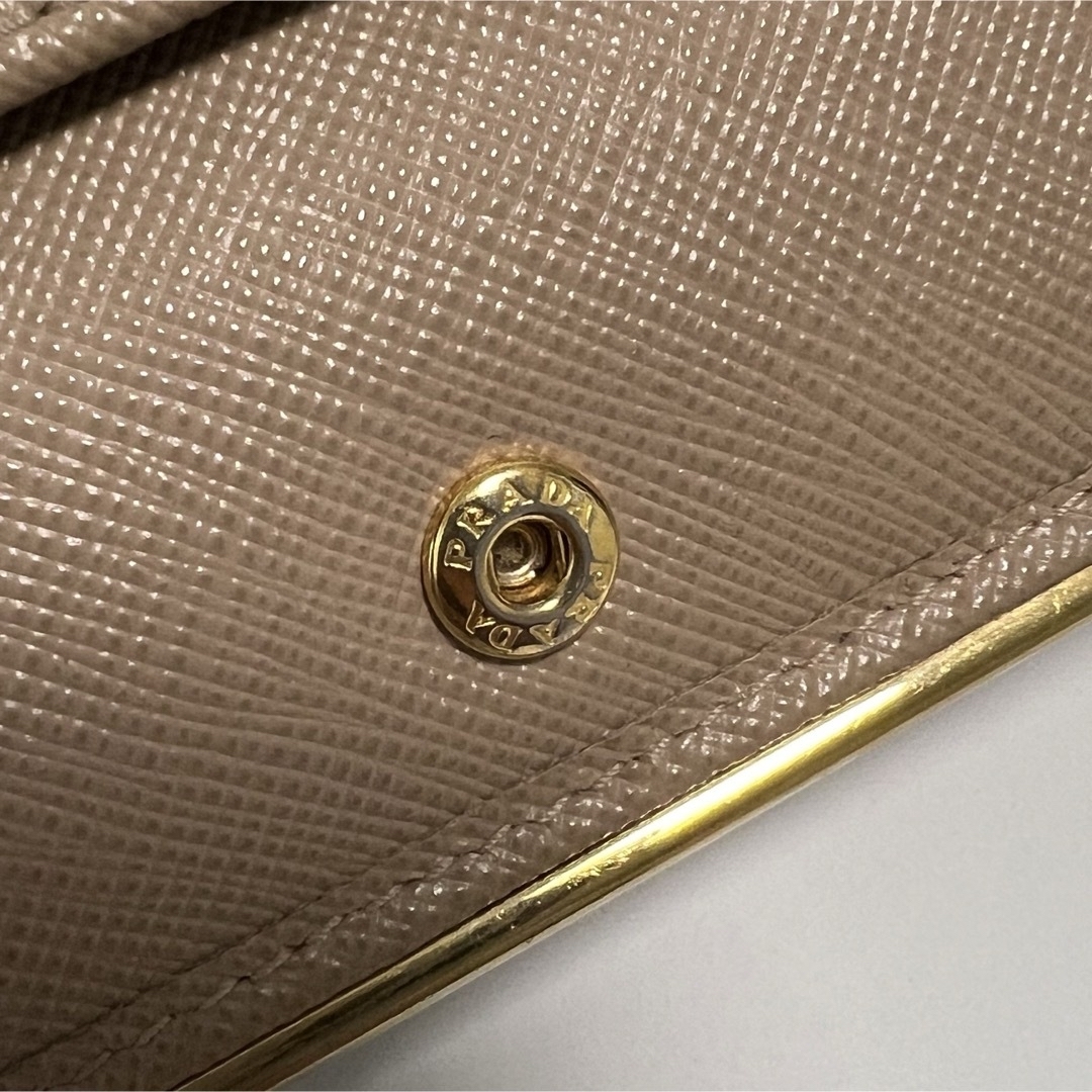 PRADA 二つ折り 財布 ベージュ ゴールド PRADA 二つ折り 財布 ベージュ ゴールド