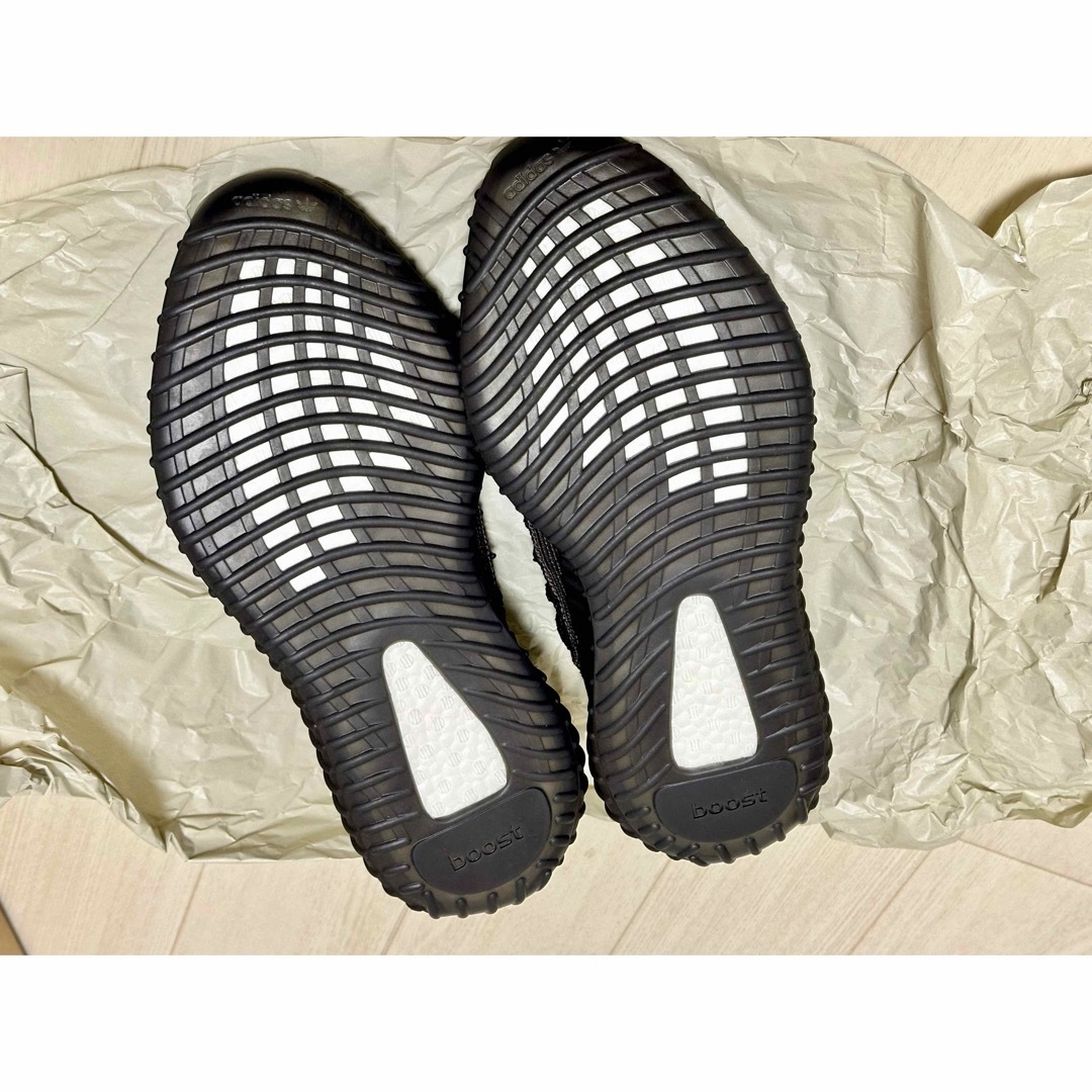 Originals（adidas）(オリジナルス)のadidas YZY350V2  CMPCT 〈Slacar〉 US11 1/2 メンズの靴/シューズ(スニーカー)の商品写真