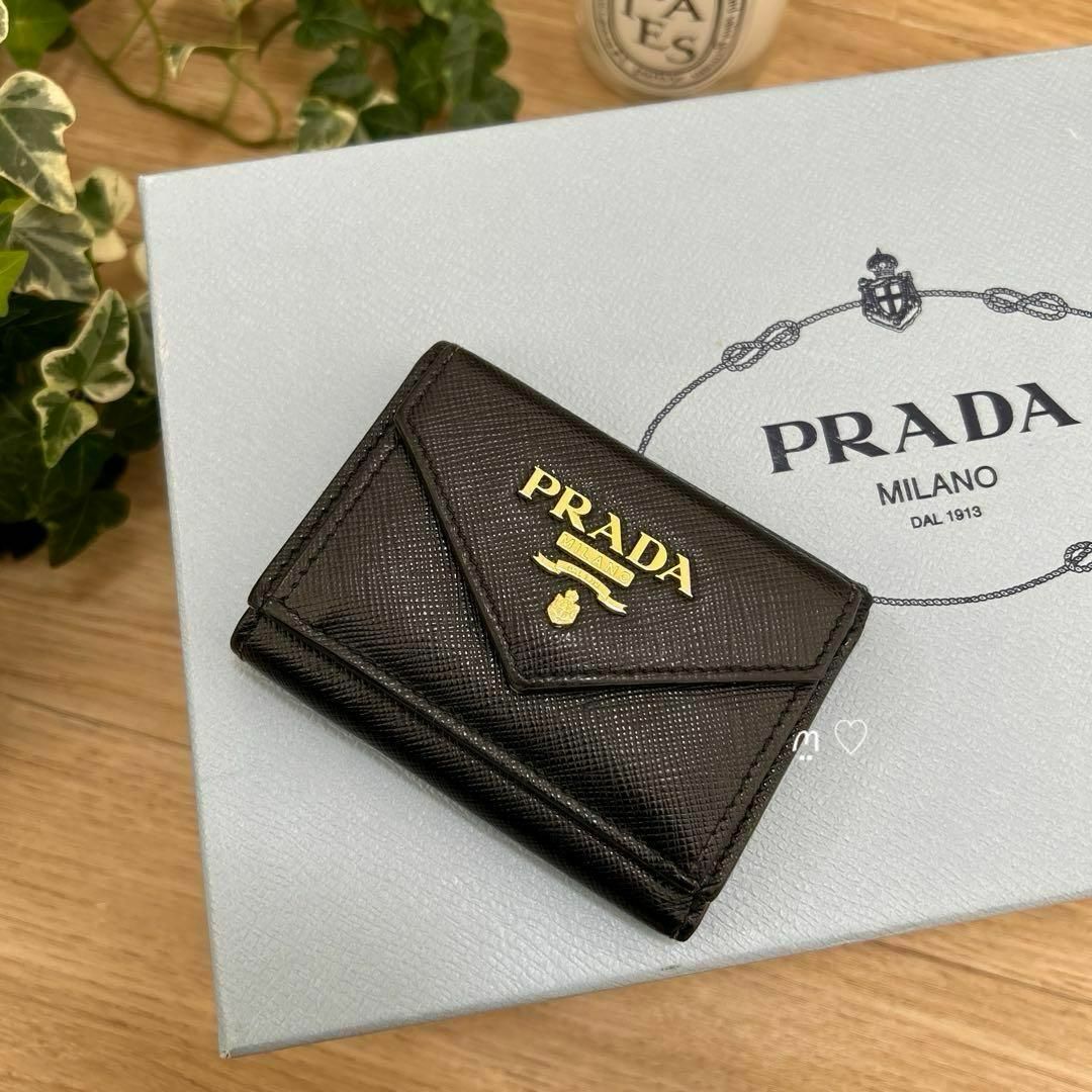 PRADA - PRADAプラダ サフィアーノレザー三つ折り財布コンパクトミニ
