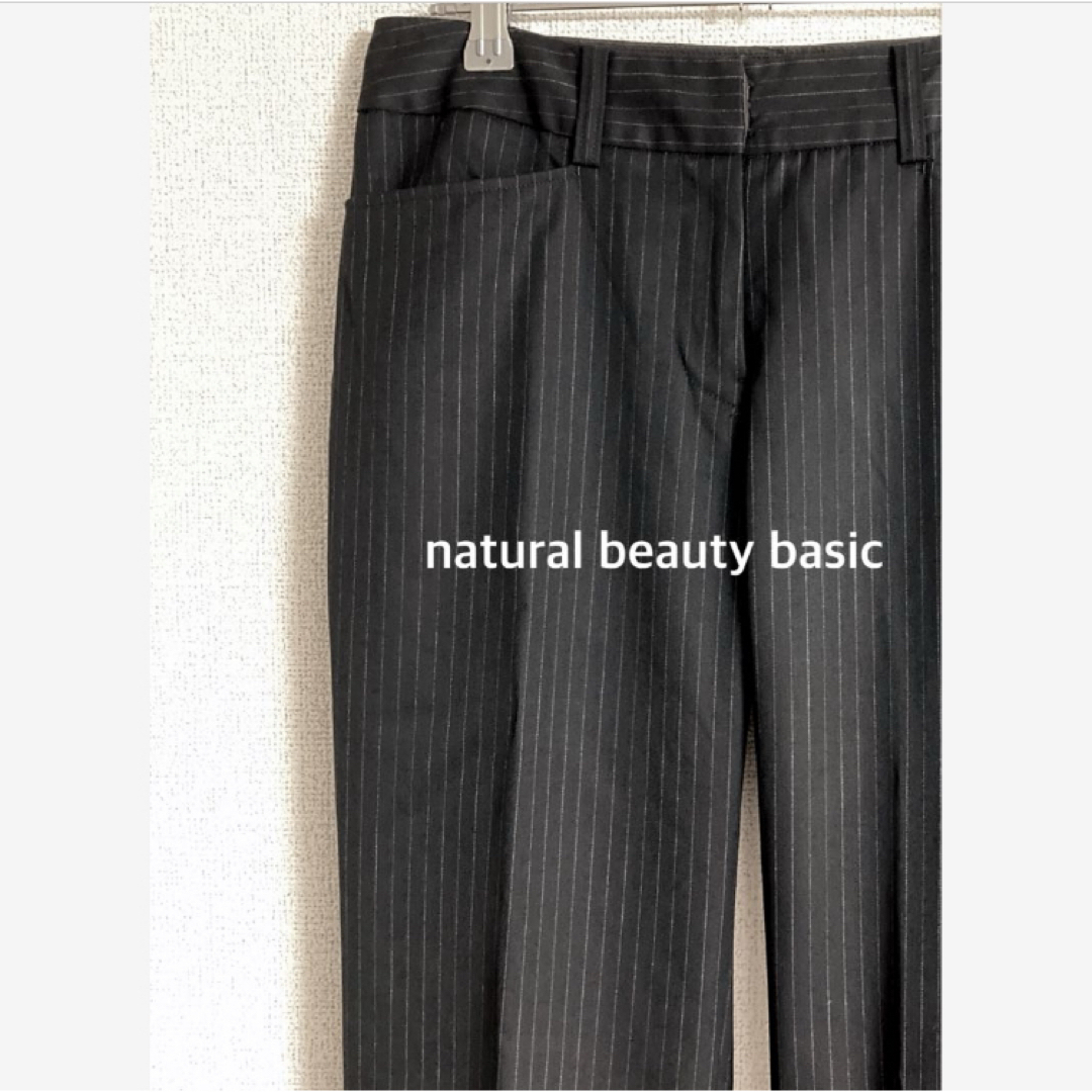 NATURAL BEAUTY BASIC(ナチュラルビューティーベーシック)の美品　ナチュラルビューティーベーシック　ストレートパンツ　ブラックカラー レディースのパンツ(カジュアルパンツ)の商品写真