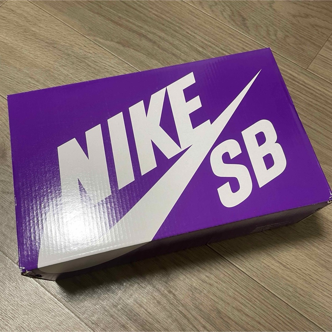 NIKE(ナイキ)の【最終値引】未使用 NIKE SB DUNK LOW  DV5429-600 メンズの靴/シューズ(スニーカー)の商品写真