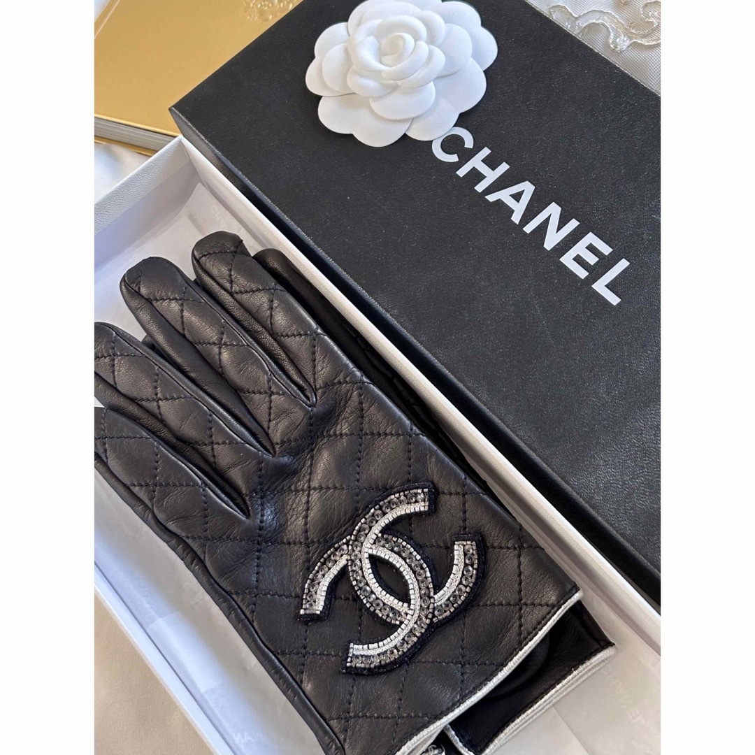 CHANEL(シャネル)のCHANEL グローブ　顧客カンは　ビーズ　レア レディースのファッション小物(手袋)の商品写真