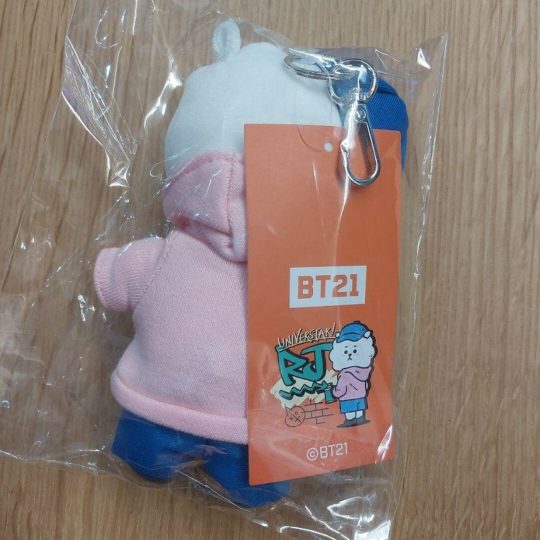 防弾少年団(BTS)(ボウダンショウネンダン)の日本未発売　公式　BT21　RJ　ストラップ　ソクジン　バッグチャーム エンタメ/ホビーのタレントグッズ(アイドルグッズ)の商品写真