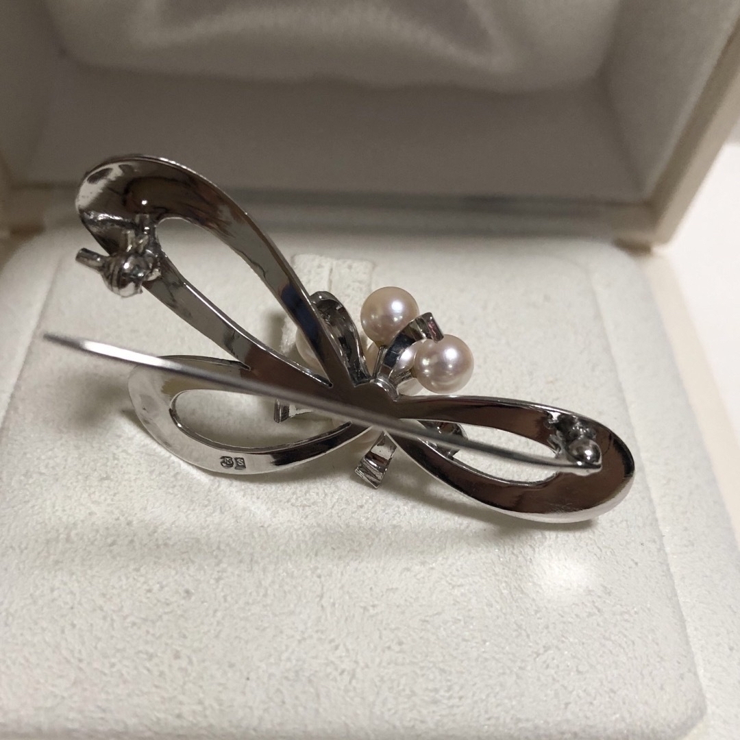 MIKIMOTO(ミキモト)のおたけさま　BBプレートと　美品　ミキモト  ブローチ  5珠　お式などに レディースのアクセサリー(ブローチ/コサージュ)の商品写真