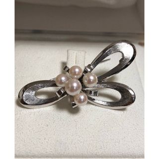 ミキモト(MIKIMOTO)のおたけさま　BBプレートと　美品　ミキモト  ブローチ  5珠　お式などに(ブローチ/コサージュ)