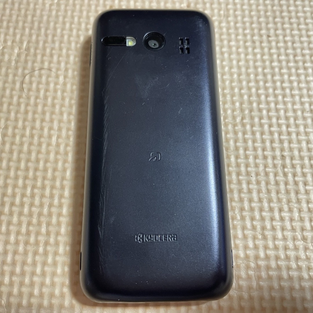 京セラ(キョウセラ)の【極美品】AU KYF37 ブラック SIMロック解除済 本体のみ スマホ/家電/カメラのスマートフォン/携帯電話(携帯電話本体)の商品写真