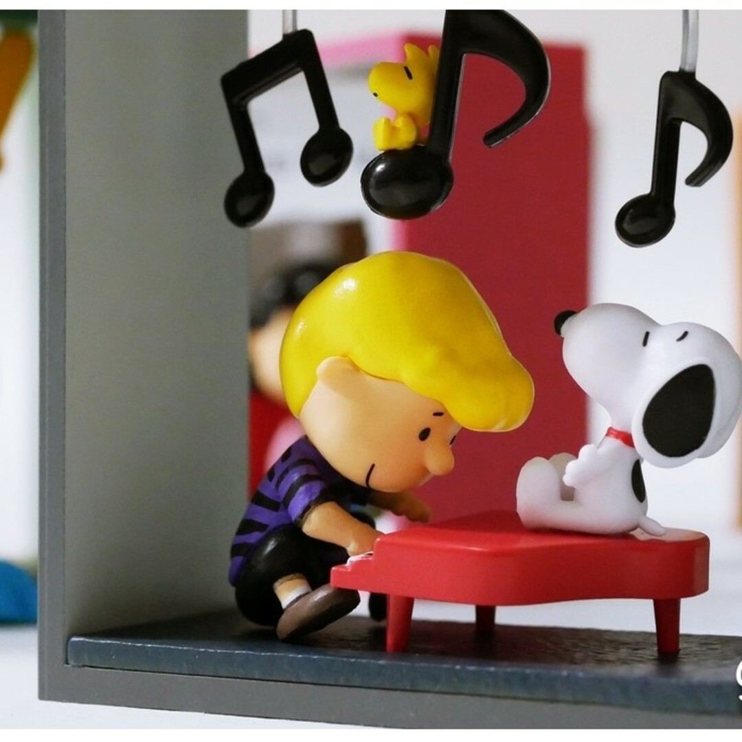 SNOOPY(スヌーピー)のスヌーピーコミックキューブコレクション★シュローダーフィギュア エンタメ/ホビーのおもちゃ/ぬいぐるみ(キャラクターグッズ)の商品写真