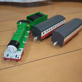 トミー(TOMMY)のプラレール トーマスシリーズヘンリーと赤の急行列車２両セット(鉄道模型)