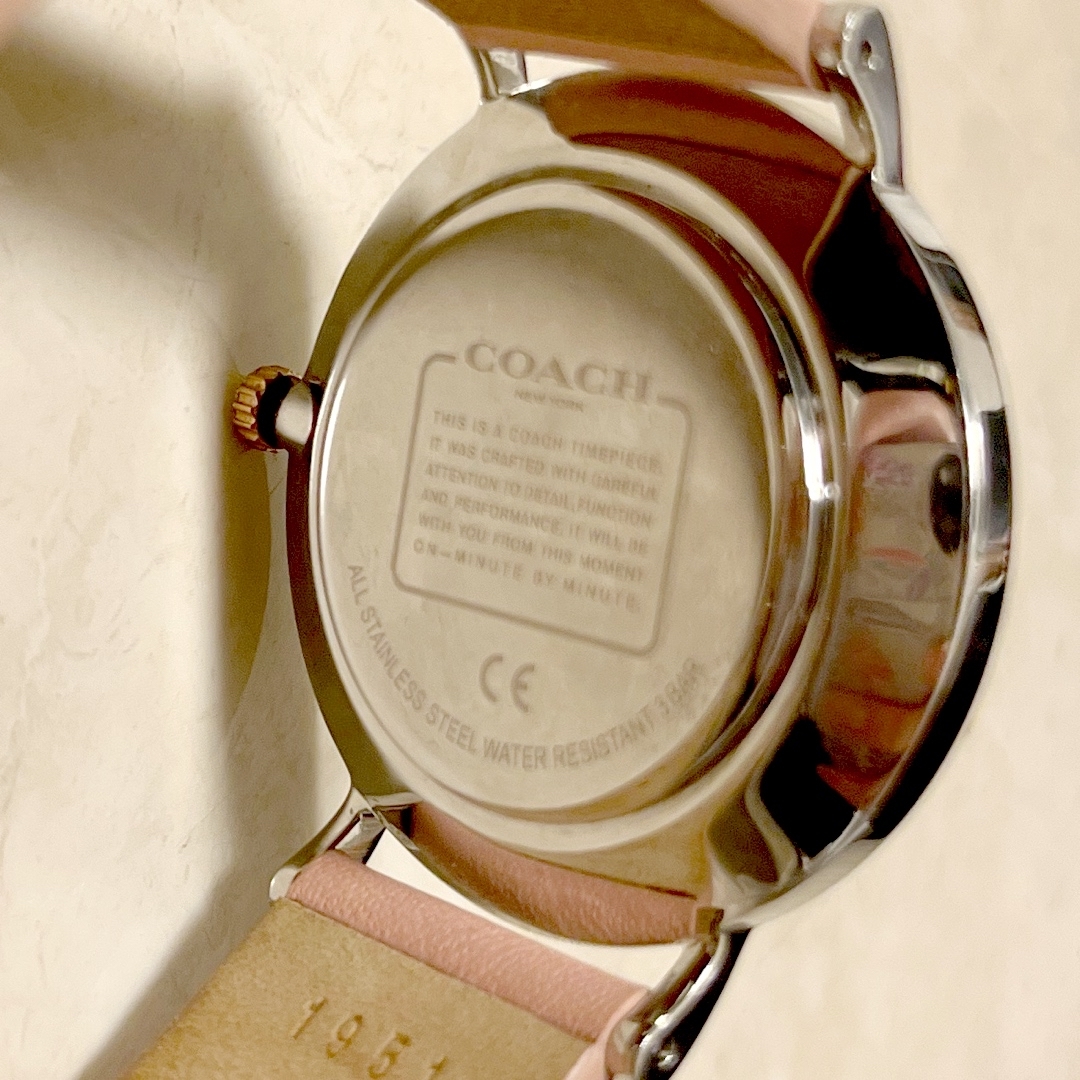 COACH(コーチ)のCOACH腕時計 コーチ ペリー シルバー×ピンク 稼働中 レディースのファッション小物(腕時計)の商品写真