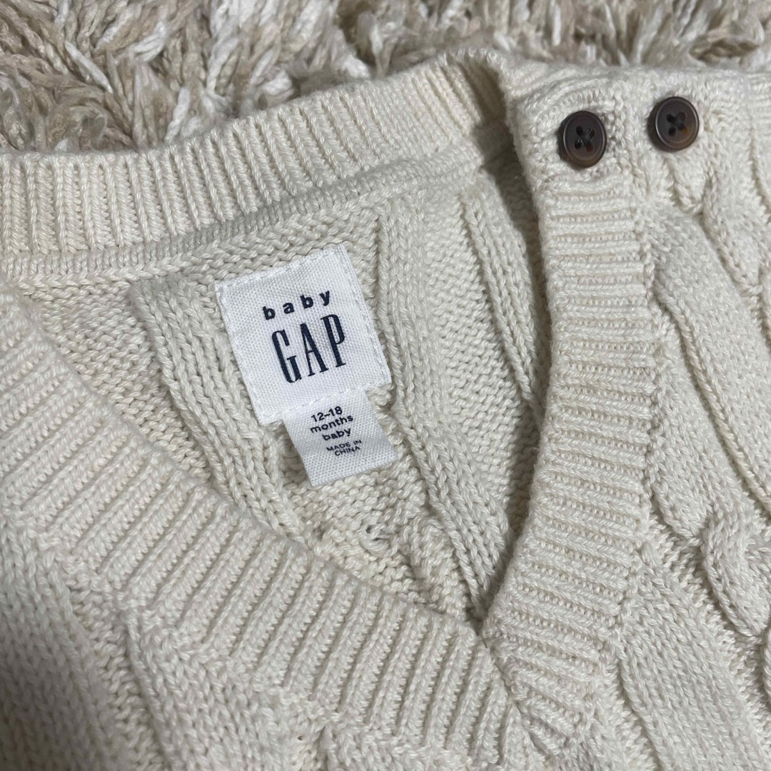 babyGAP(ベビーギャップ)のGAP ベスト キッズ/ベビー/マタニティのキッズ服男の子用(90cm~)(ジャケット/上着)の商品写真