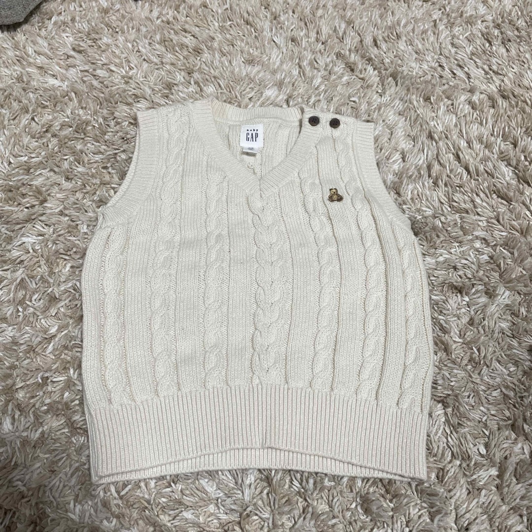 babyGAP(ベビーギャップ)のGAP ベスト キッズ/ベビー/マタニティのキッズ服男の子用(90cm~)(ジャケット/上着)の商品写真