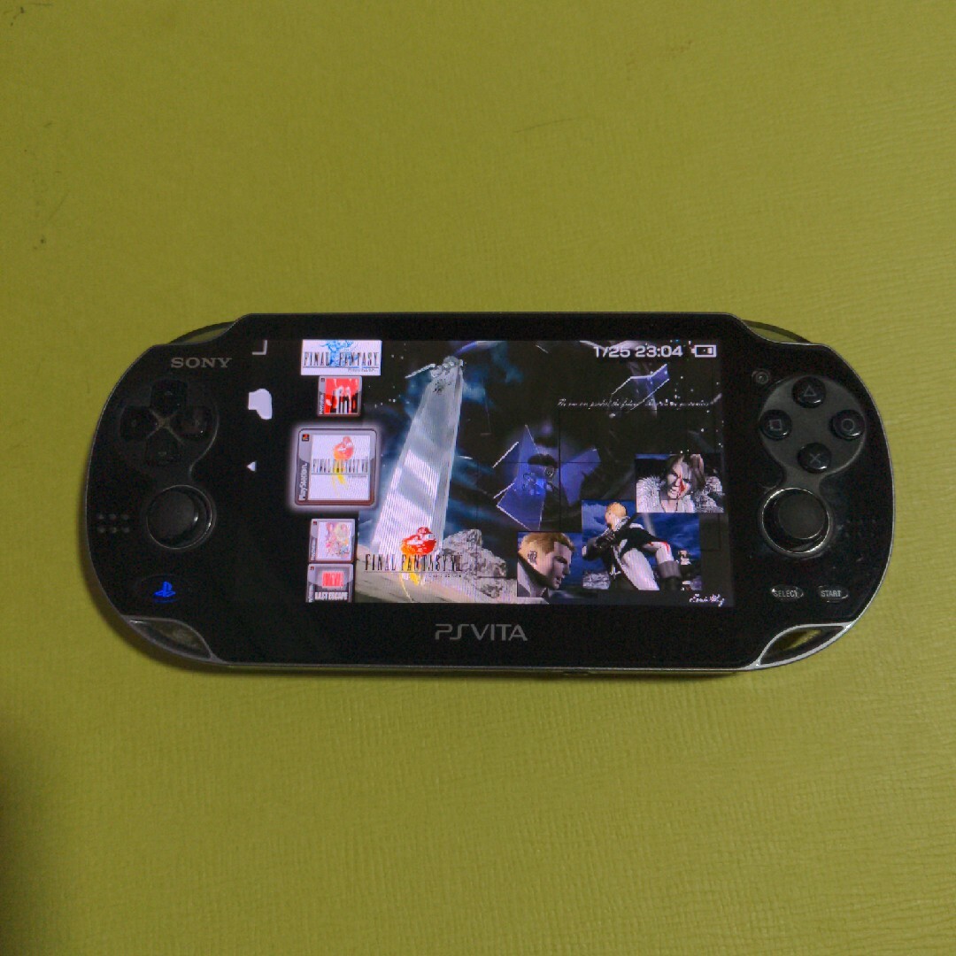 PlayStation Vita(プレイステーションヴィータ)のPS Vita PCH-1100　CFW導入済み エンタメ/ホビーのゲームソフト/ゲーム機本体(携帯用ゲーム機本体)の商品写真