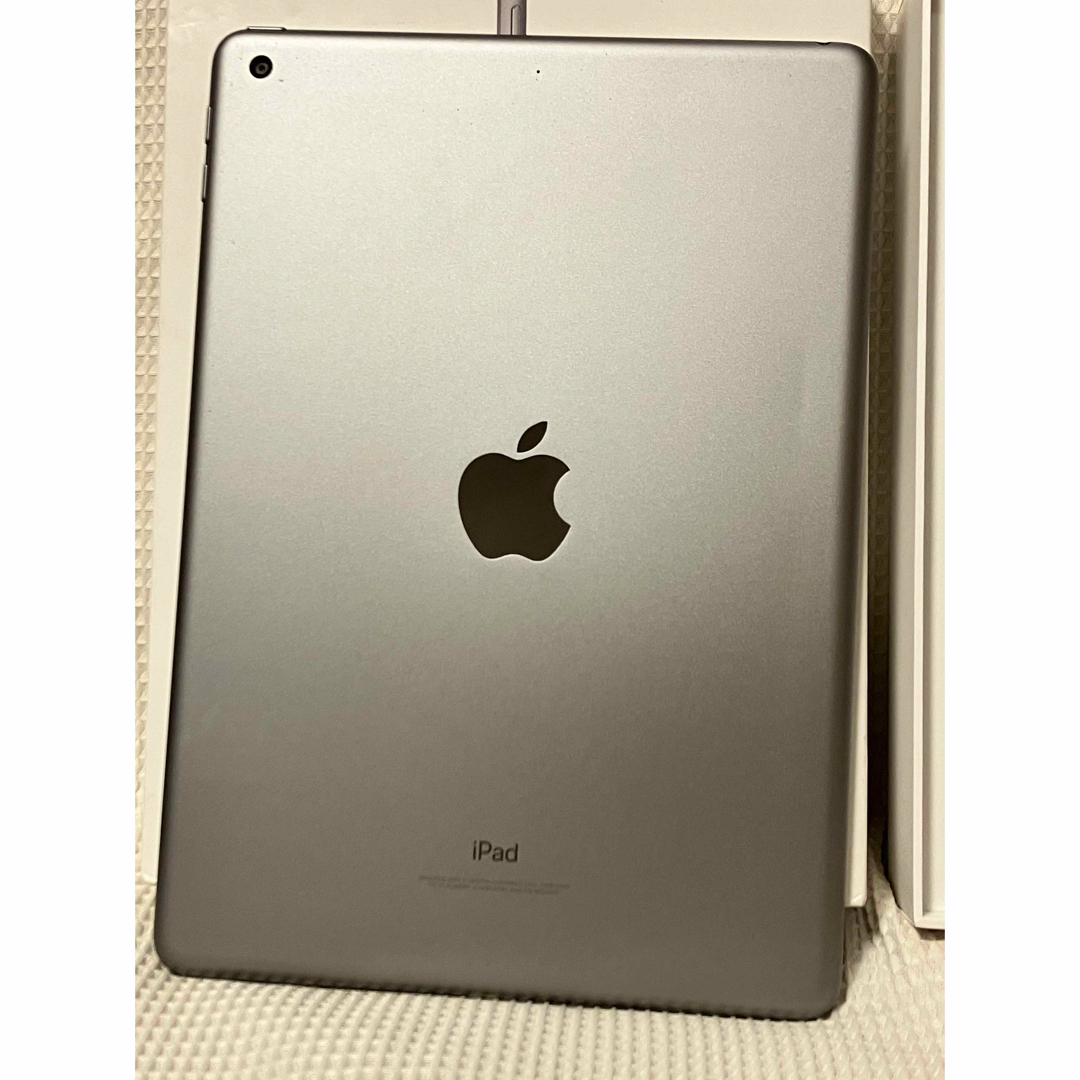 Apple(アップル)のiPad 第6世代 WiFi 32GB スペースグレイ89.6% スマホ/家電/カメラのPC/タブレット(タブレット)の商品写真