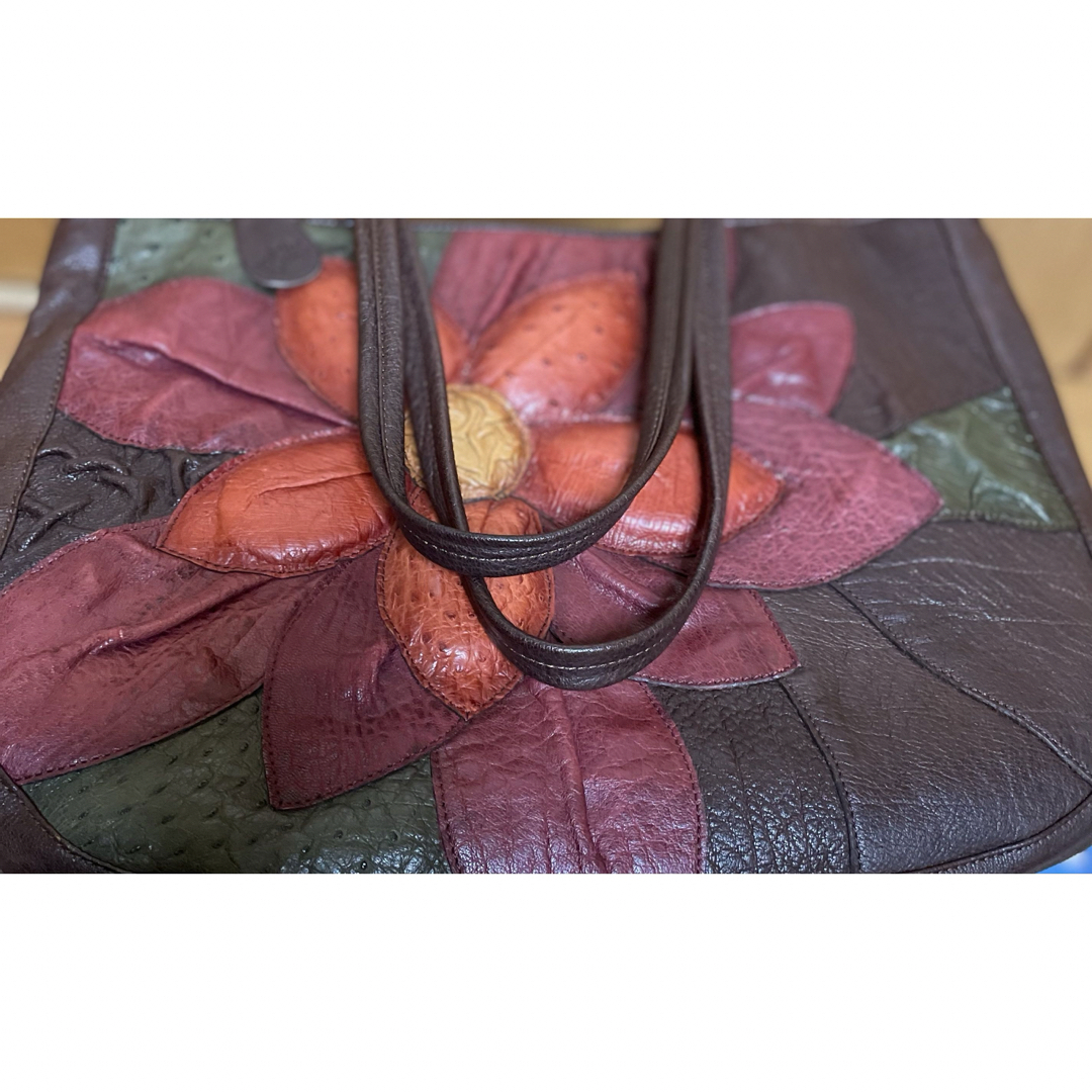 IBIZA(イビザ)のibiza オーストリッチ　等　革　花　イビサ  フラワー　トート　イビザ レディースのバッグ(トートバッグ)の商品写真