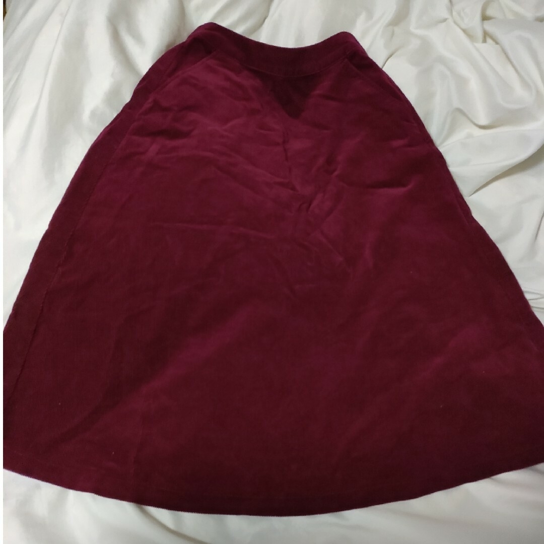 UNIQLO(ユニクロ)のユニクロ　コーデュロイ　ワインレッドスカートS レディースのスカート(ロングスカート)の商品写真