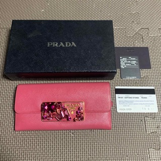 プラダ(PRADA)のプラダ  サフィアーノレザー　ビジュー 付き長財布　PRADA 正規品(長財布)