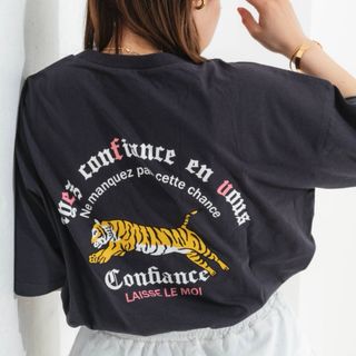 ロゴTシャツ(Tシャツ/カットソー(半袖/袖なし))