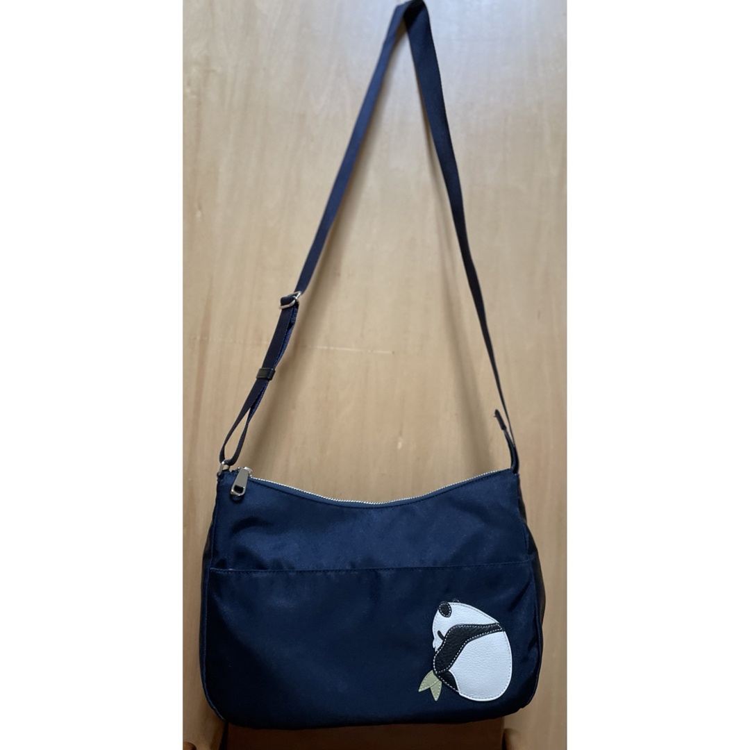 IBIZA(イビザ)のibiza パンダ　ショルダー　濃紺　美品　イビサ  軽い　イビザ  レディースのバッグ(ショルダーバッグ)の商品写真
