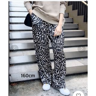 スピックアンドスパン(Spick & Span)の【ESLOW/エスロー】LEOPARD PRINT TAPERED PANTS(カジュアルパンツ)