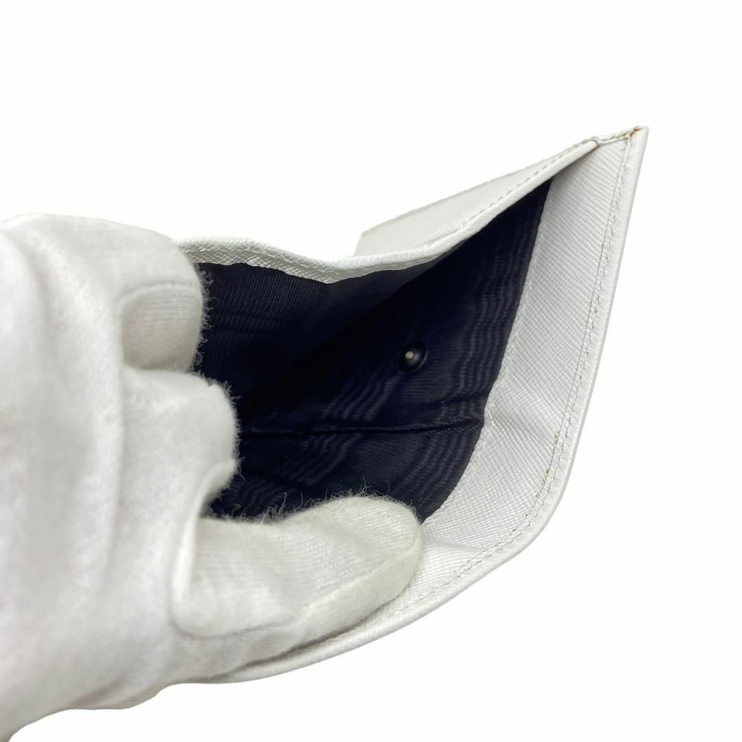 PRADA(プラダ)のPRADA プラダ　希少⭐️プラダ　M176 三つ折り財布　三角ロゴプレートレザ レディースのファッション小物(財布)の商品写真