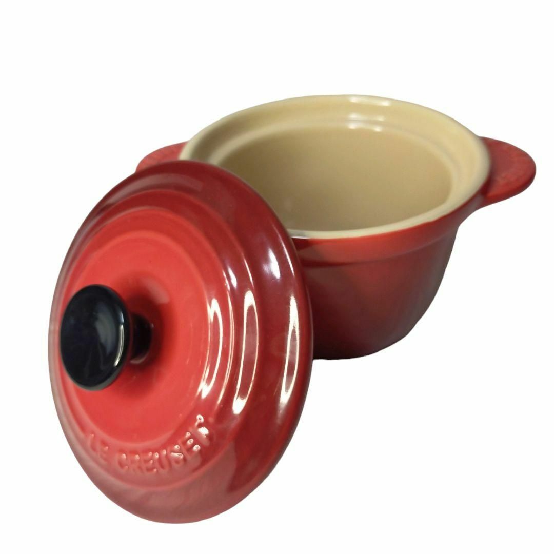 LE CREUSET(ルクルーゼ)のル・クルーゼ(Le Creuset) 耐熱容器 ミニ・ココット・チェリーレッド インテリア/住まい/日用品のキッチン/食器(食器)の商品写真