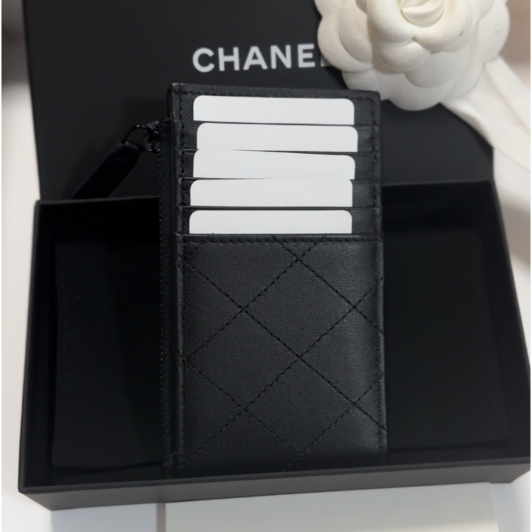 CHANEL(シャネル)の新品　レア　CHANELシャネル　マトラッセ　クラシック ジップ カードケース レディースのファッション小物(コインケース)の商品写真