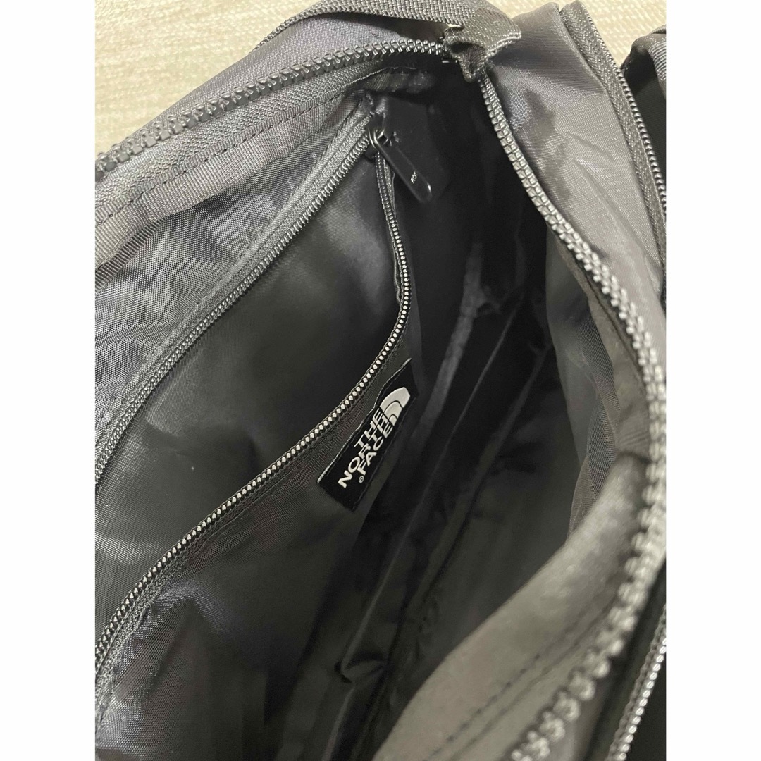 ザノースフェイス クロスバッグ　ショルダーバッグ　斜め掛け バッグ　ブラック レディースのバッグ(ショルダーバッグ)の商品写真
