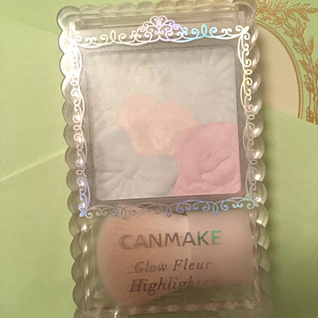 CANMAKE(キャンメイク)のCANMAKE グロウフルールハイライター01 コスメ/美容のベースメイク/化粧品(フェイスカラー)の商品写真
