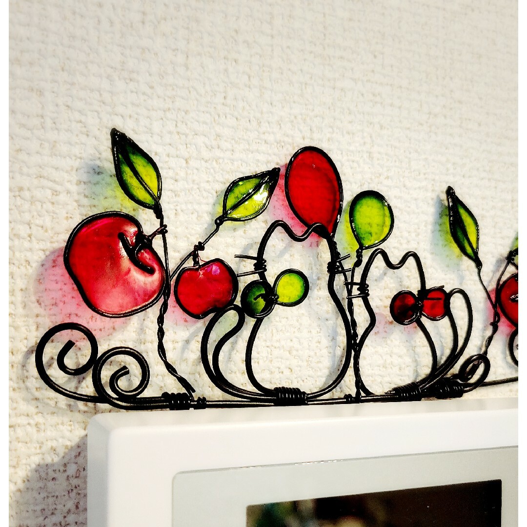 アメリカンフラワー ワイヤーアート スイッチカバー りんご 林檎 ねこ 猫 風船 ハンドメイドの生活雑貨(雑貨)の商品写真