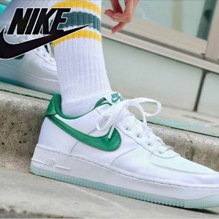 ナイキ(NIKE)の新品★NIKE WMNS AIR FORCE 1 07 ESS SNKR(スニーカー)