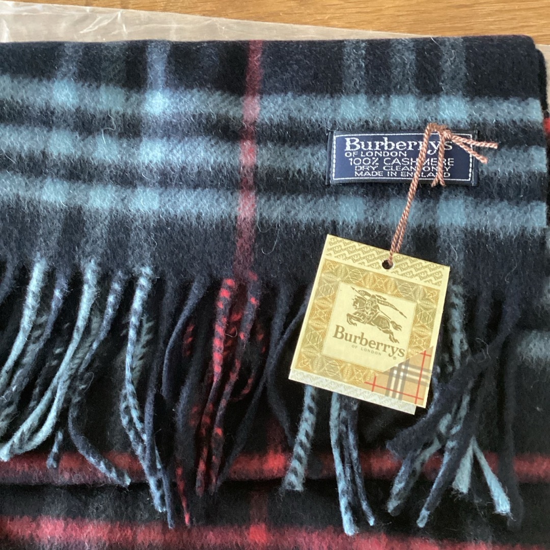 BURBERRY(バーバリー)のシバタジャパン様専用バーバリーBurberrys  マフラー    新品タグ付き レディースのファッション小物(マフラー/ショール)の商品写真