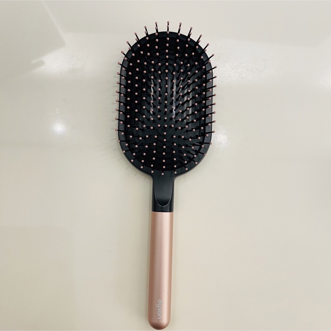 新品 Dyson ダイソン ヘアブラシ パドルブラシ ロゼカラー スカルプブラシ コスメ/美容のヘアケア/スタイリング(ヘアブラシ/クシ)の商品写真