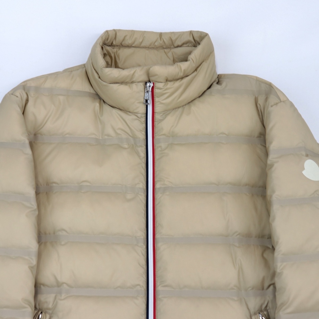 モンクレール ジーニアス 20年 HELFFERICH ダウンジャケット メンズ ベージュ 紺 赤 1 トリコロール MONCLER GENIUS メンズのジャケット/アウター(ダウンジャケット)の商品写真