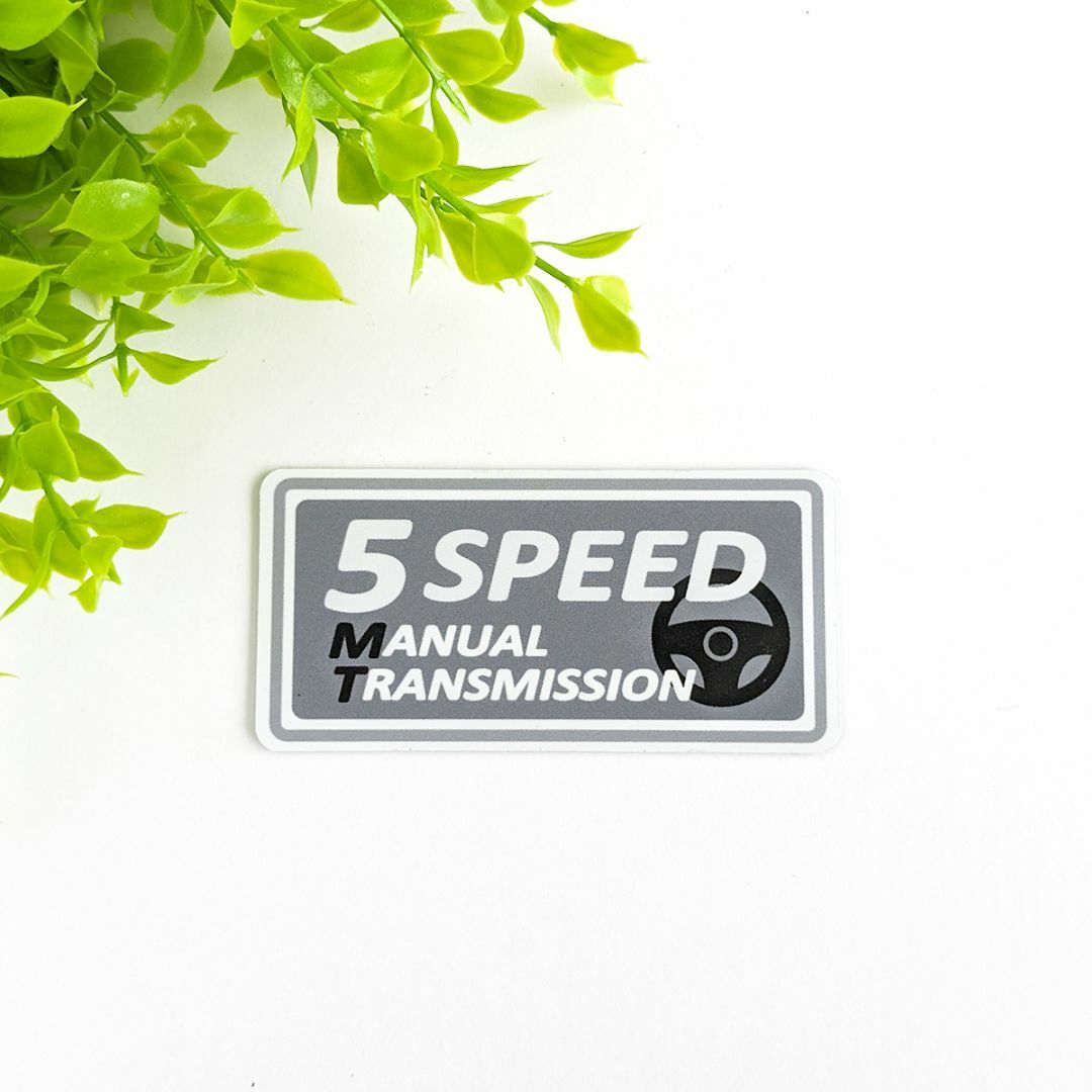 ４.５×９cm【MT車 5速 マグネットステッカー/シルバーグレー】 自動車/バイクの自動車(車外アクセサリ)の商品写真