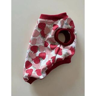 ドッグウェア　犬服　タンクトップ　苺　SSサイズ　ハンドメイド(ペット服/アクセサリー)