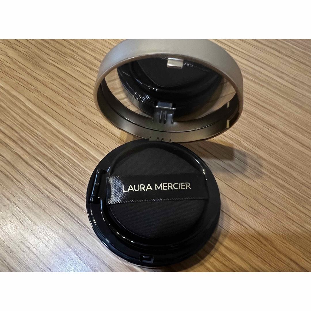 laura mercier(ローラメルシエ)のローラメルシエ ルミエールラディアンスパーフェクティングクッション 2N1 コスメ/美容のベースメイク/化粧品(ファンデーション)の商品写真