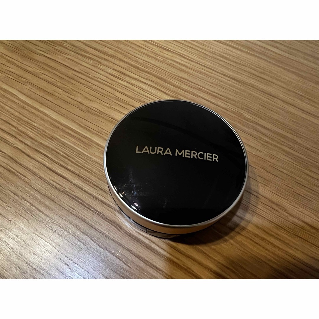 laura mercier(ローラメルシエ)のローラメルシエ ルミエールラディアンスパーフェクティングクッション 2N1 コスメ/美容のベースメイク/化粧品(ファンデーション)の商品写真