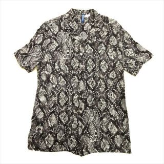 エイチアンドエム(H&M)のエイチ&エム H&M パイソン柄 オープンカラー シャツ カットソー(シャツ)