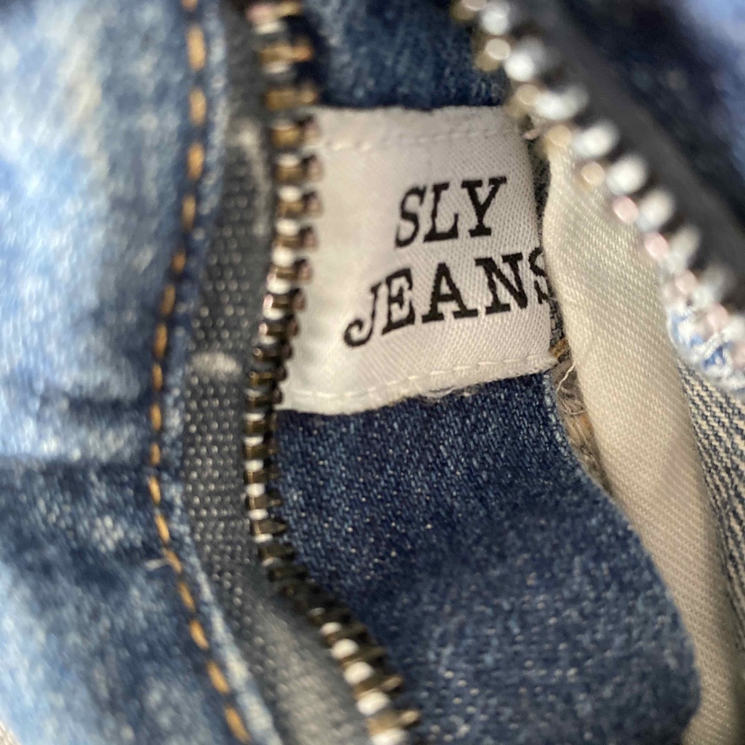 SLY(スライ)のSLY JEANS デニムショートパンツ　ショーパン　フリンジ レディースのパンツ(ショートパンツ)の商品写真