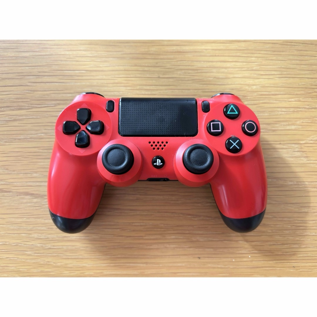 SONY(ソニー)のDUALSHOCK 4 CUH-ZCT1Jマグマ・レッド エンタメ/ホビーのゲームソフト/ゲーム機本体(その他)の商品写真