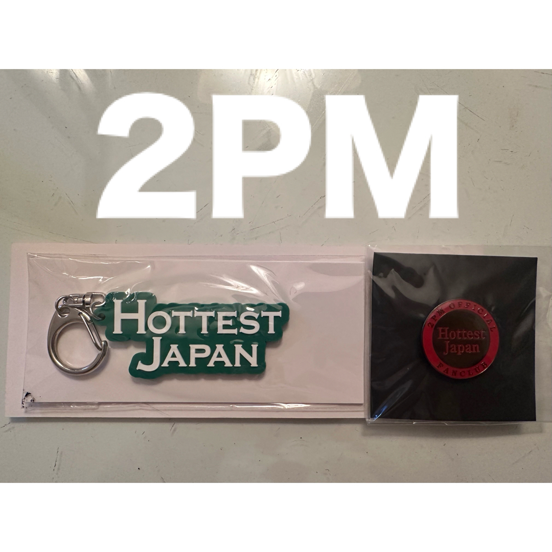 2PM キーホルダー•バッチ HOTTEST  エンタメ/ホビーのタレントグッズ(アイドルグッズ)の商品写真