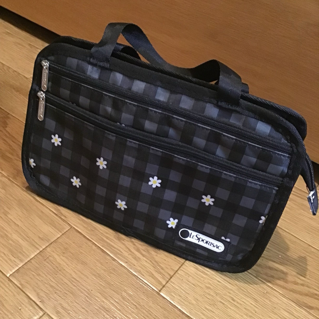 LeSportsac(レスポートサック)のLeSportsac♥️お花柄ポーチ 新品未使用 レディースのファッション小物(ポーチ)の商品写真