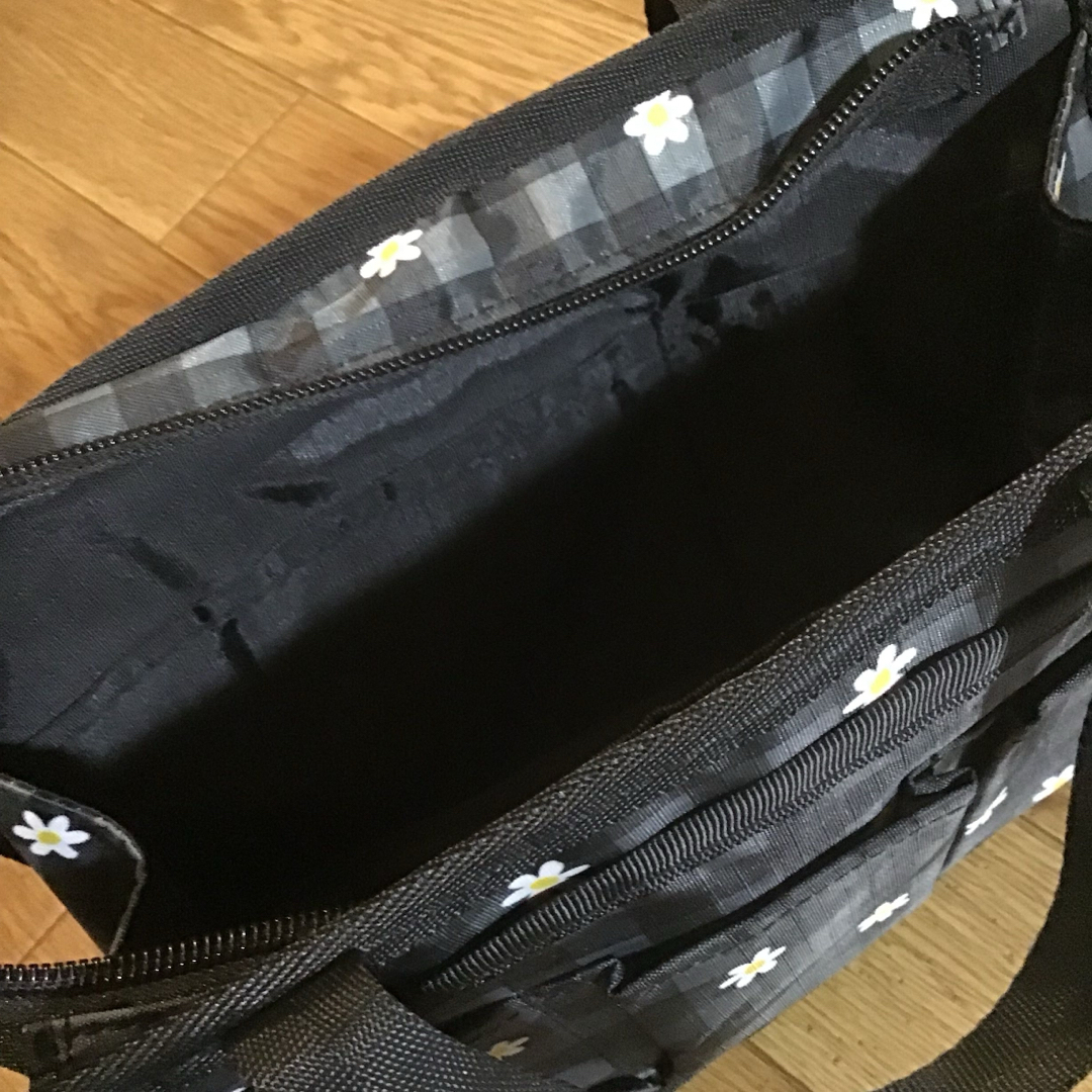 LeSportsac(レスポートサック)のLeSportsac♥️お花柄ポーチ 新品未使用 レディースのファッション小物(ポーチ)の商品写真